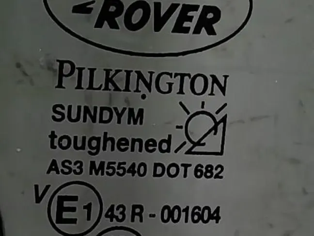 Стекло двери задней правой Range Rover Sport L320