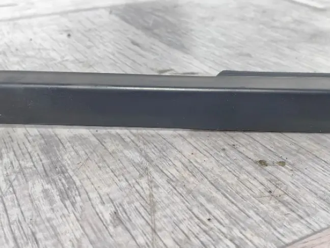 Молдинг стекла левый Land Rover Freelander 2 2.2