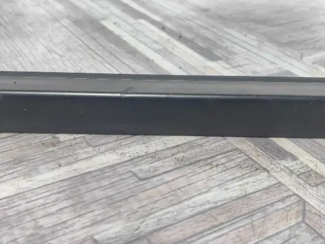 Молдинг стекла левый Land Rover Freelander 2 2.2