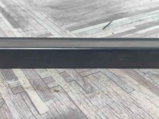 Молдинг стекла левый Land Rover Freelander 2 2.2