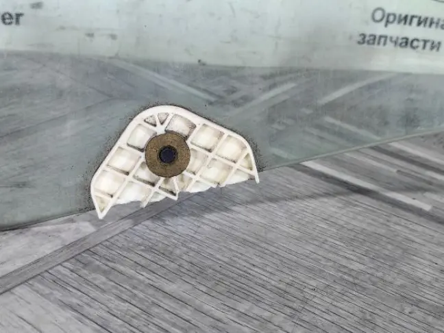 Стекло двери передней правой Range Sport L320