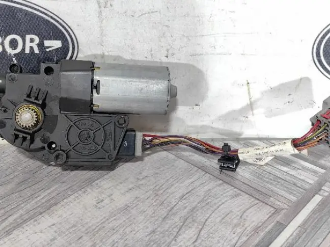 Моторчик люка Land Rover Freelander 2 2.2