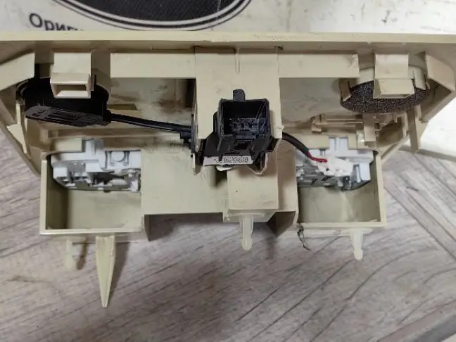 Плафон салонный Land Rover Freelander 2 2.2