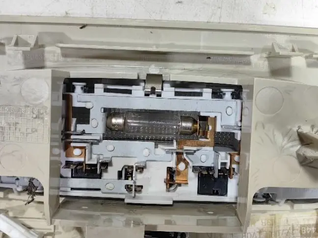 Плафон салонный Land Rover Freelander 2 2.2