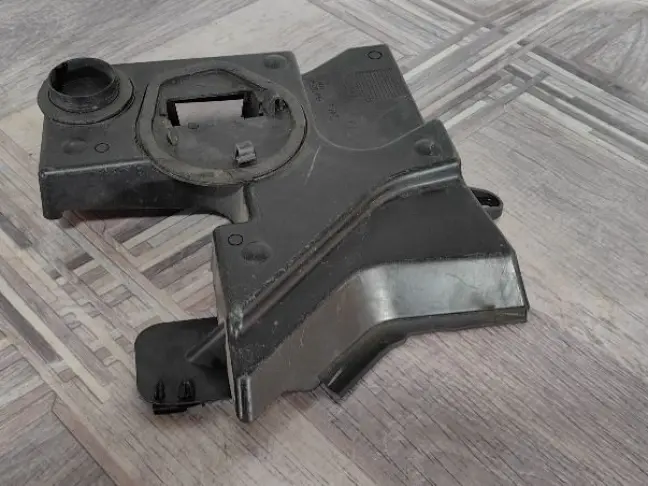 Вставка в жабо водосток Land Rover Freelander 2