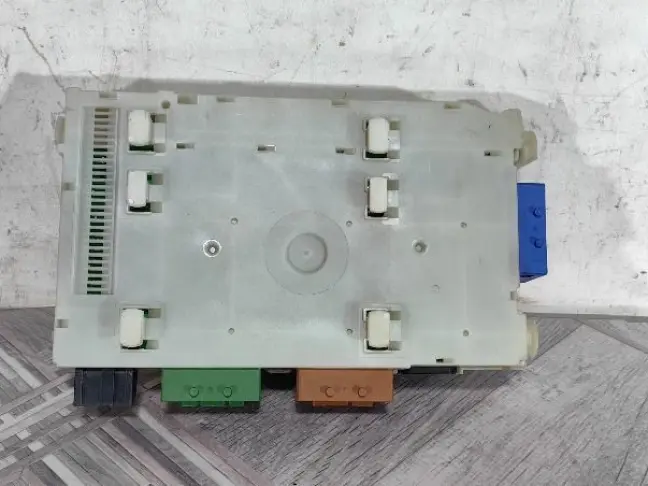 Блок предохранителей Land Rover Freelander 2 2.2