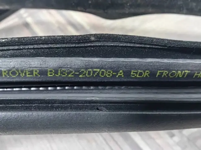 Уплотнитель двери Land Rover Evoque L538