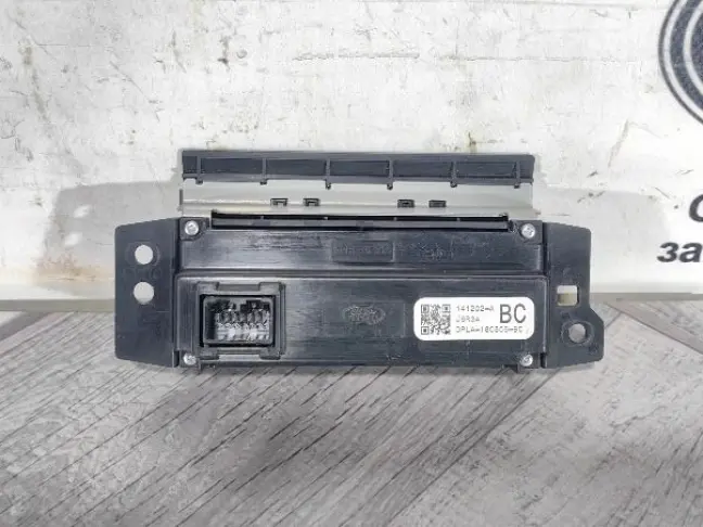 Информационный дисплей Range Rover 4 L405