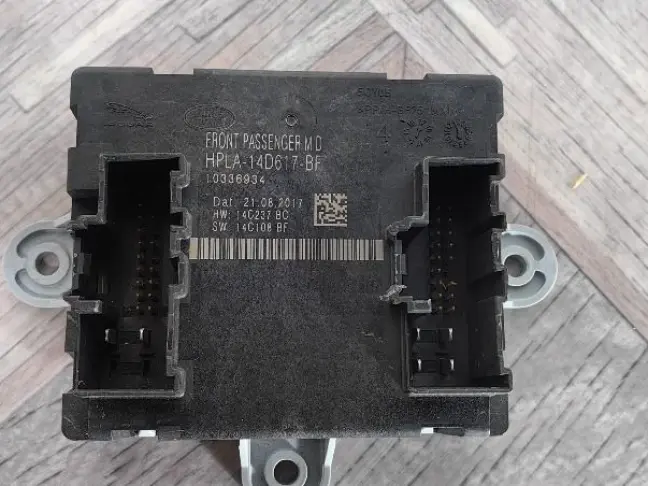 Блок управления дверью  Range Rover Sport L494