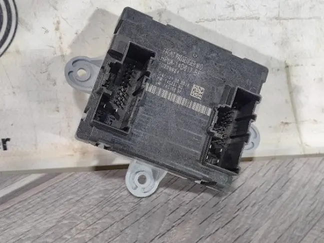 Блок управления дверью  Range Rover Sport L494