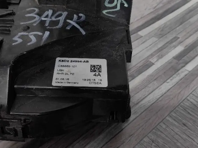 Замок правый задний Range Rover Evoque L551