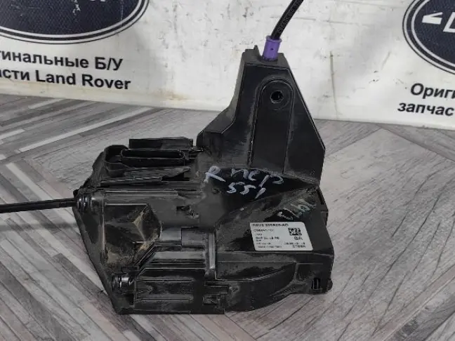Замок правый передний Range Rover Evoque L551