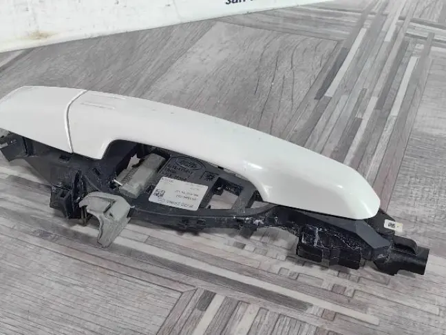 Ручка двери задняя левая Land Rover Evoque L538
