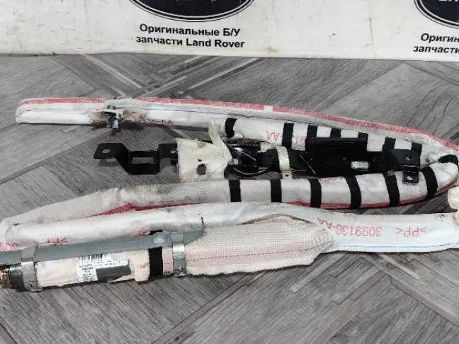 Шторка безопасности R Range Rover Evoque L551