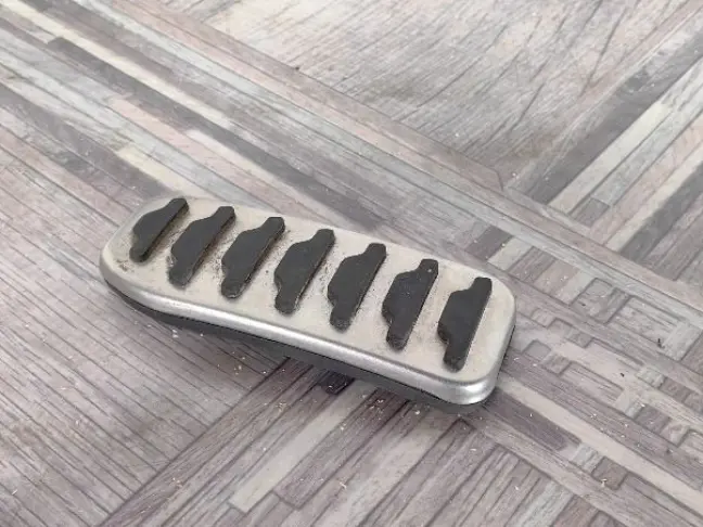 Накладка педали газа Evoque L538