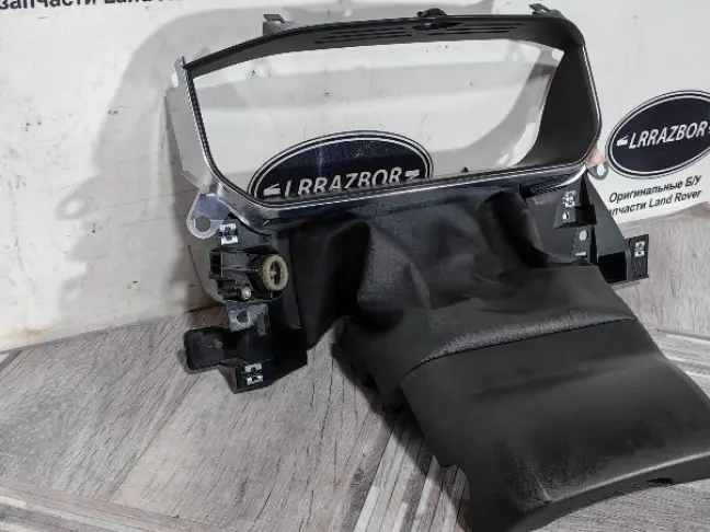 Накладка на панель приборов Range Rover 4 L405
