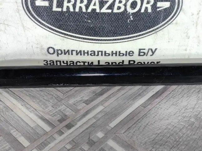 Молдинг стекла задний правый Land Rover Evoque 1