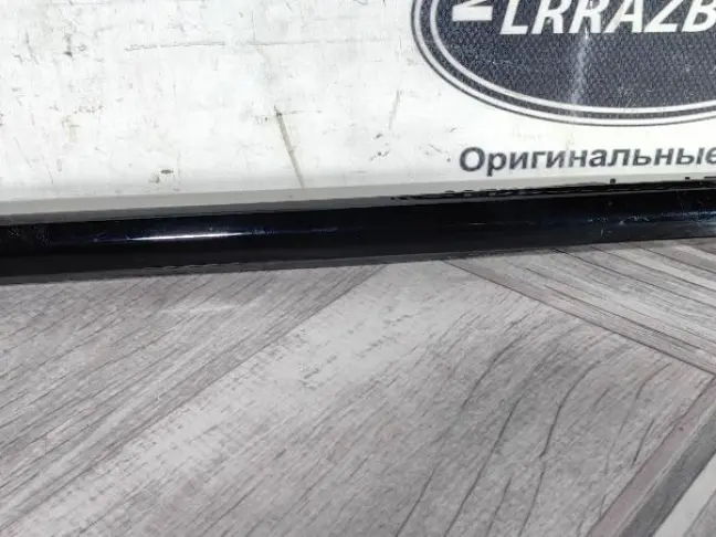 Молдинг стекла задний правый Land Rover Evoque 1