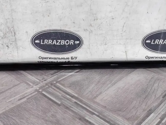Молдинг стекла задний правый Land Rover Evoque 1