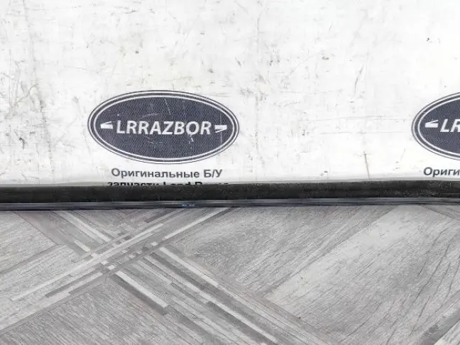 Молдинг стекла задний правый Land Rover Evoque 1