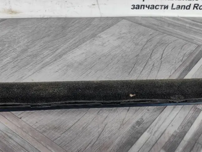 Молдинг стекла задний правый Land Rover Evoque 2