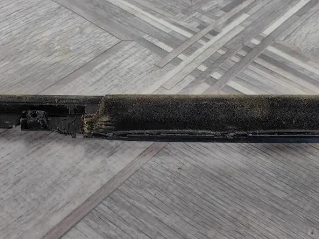 Молдинг стекла задний правый Land Rover Evoque 2