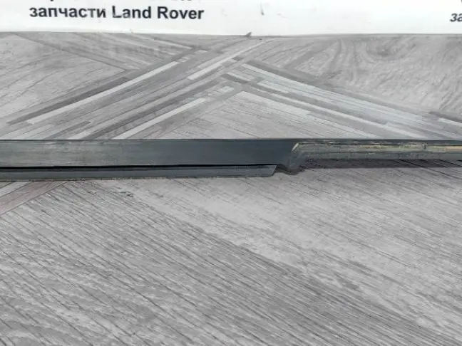 Молдинг стекла задний правый Land Rover Evoque 2