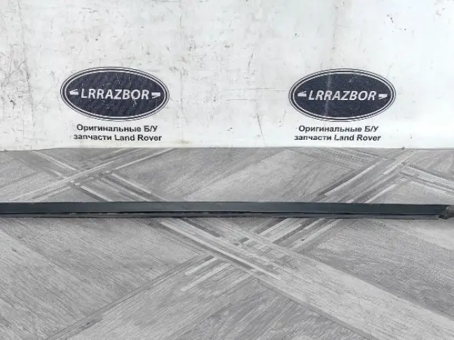 Молдинг стекла задний правый Land Rover Evoque 2