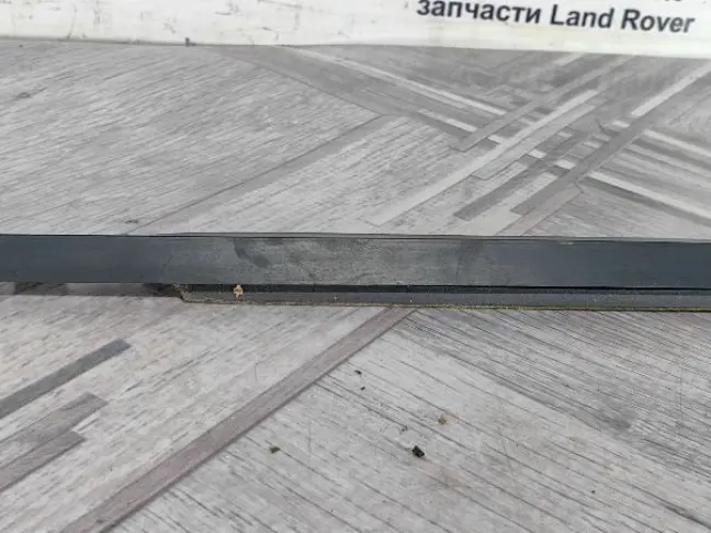 Молдинг стекла задний правый Land Rover Evoque 2