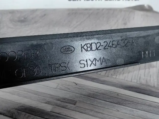 Молдинг стекла задний правый Land Rover Evoque 2