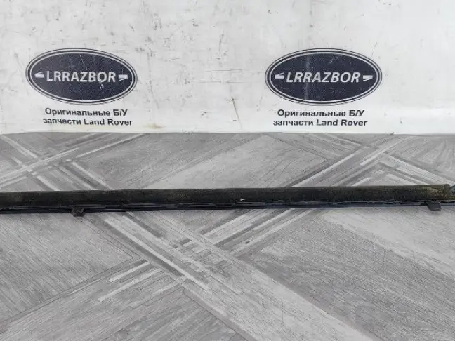 Молдинг стекла задний правый Land Rover Evoque 2