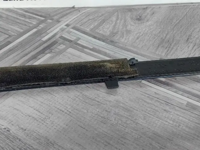 Молдинг стекла задний правый Land Rover Evoque 2