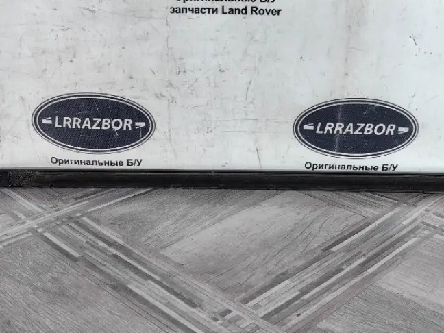 Молдинг стекла передний правый Land Rover Evoque 2