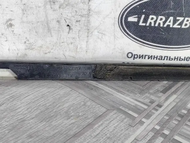 Молдинг стекла передний правый Land Rover Evoque 2