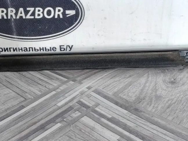 Молдинг стекла передний правый Land Rover Evoque 2