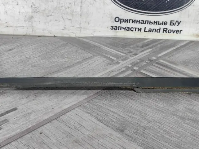 Молдинг стекла передний правый Land Rover Evoque 2