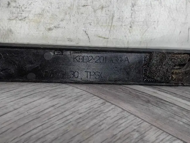 Молдинг стекла передний правый Land Rover Evoque 2