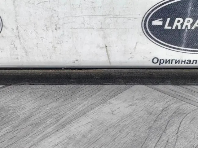 Молдинг стекла передний правый Land Rover Evoque 2