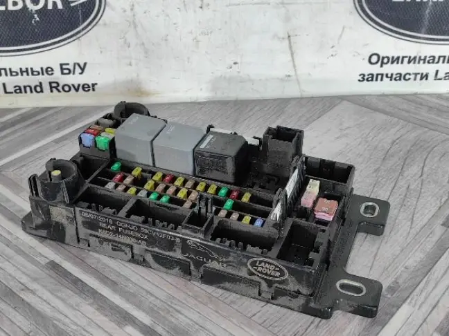 Блок предохранителей задний Land Rover Evoque L551