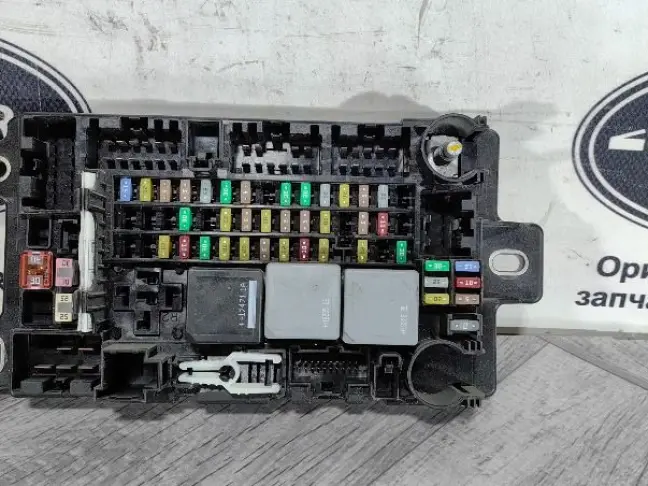 Блок предохранителей задний Land Rover Evoque L551