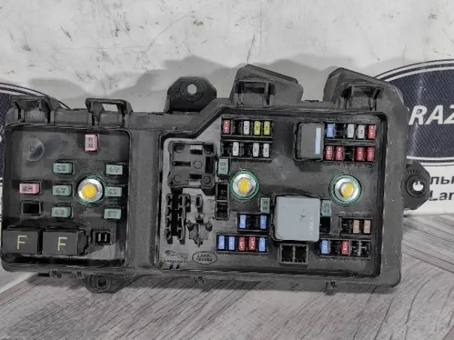 Блок предохранителей  Land Rover Evoque L551