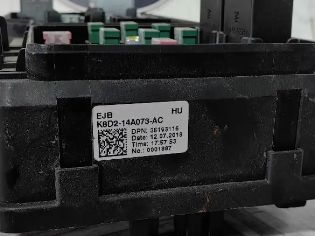 Блок предохранителей  Land Rover Evoque L551