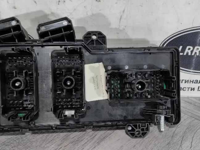Блок предохранителей  Land Rover Evoque L551