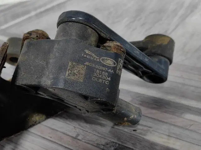 Датчик положения кузова Land Rover Evoque L551