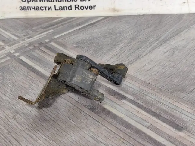 Датчик положения кузова Land Rover Evoque L551