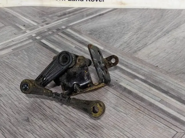 Датчик положения кузова Land Rover Evoque L551