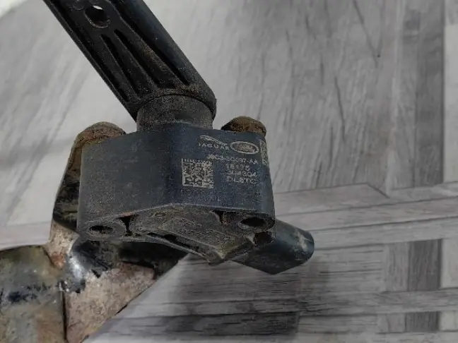 Датчик положения кузова Land Rover Evoque L551