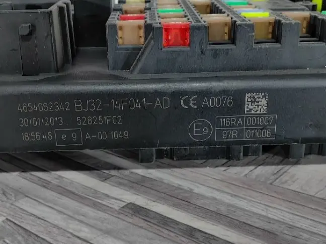 Блок предохранителей Range Rover Evoque 2.2