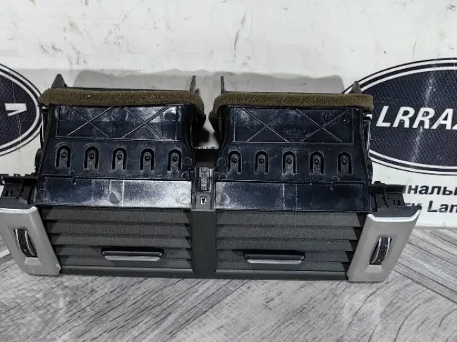 Дефлектор воздушный центр  Range Rover Evoque L538