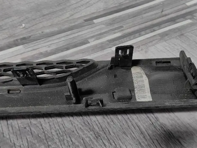 Решетка в крыло левая Range Rover Evoque 1 L538